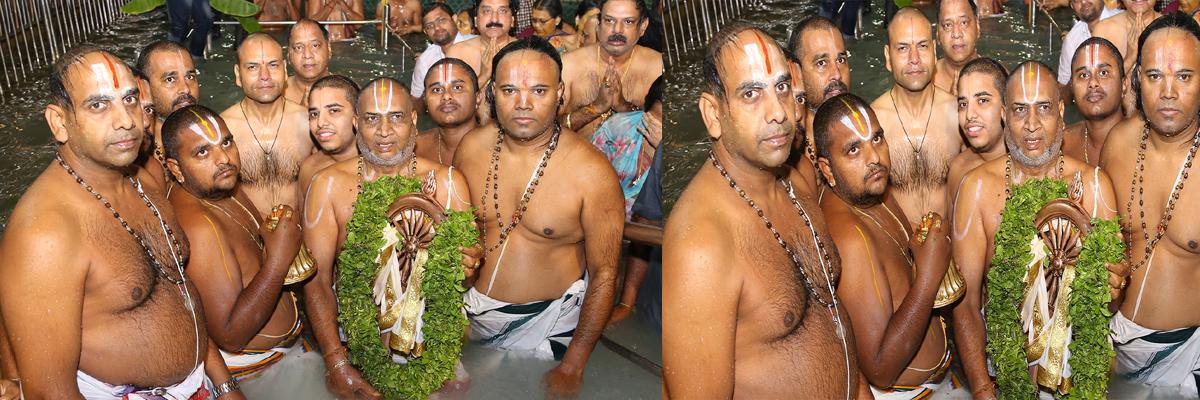 Religious fervour marks Dwadasi Chakrasnanam