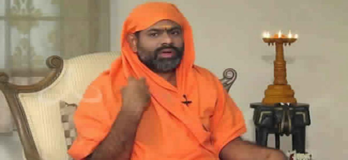 Swami Paripoornananda exiled from Hyderabad, police escort him to Kakinada