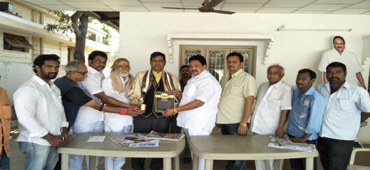 Sri Vignana Vedika felicitates Magician Bose