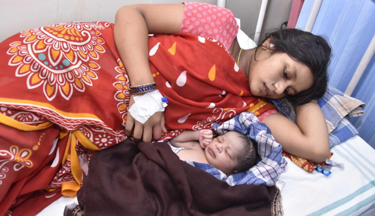 Woman delivers baby outside Nalgonda government hospital