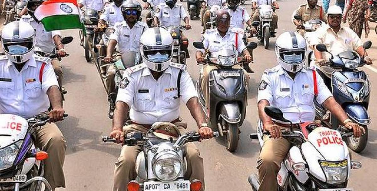 Cops take out rally on helmet usage