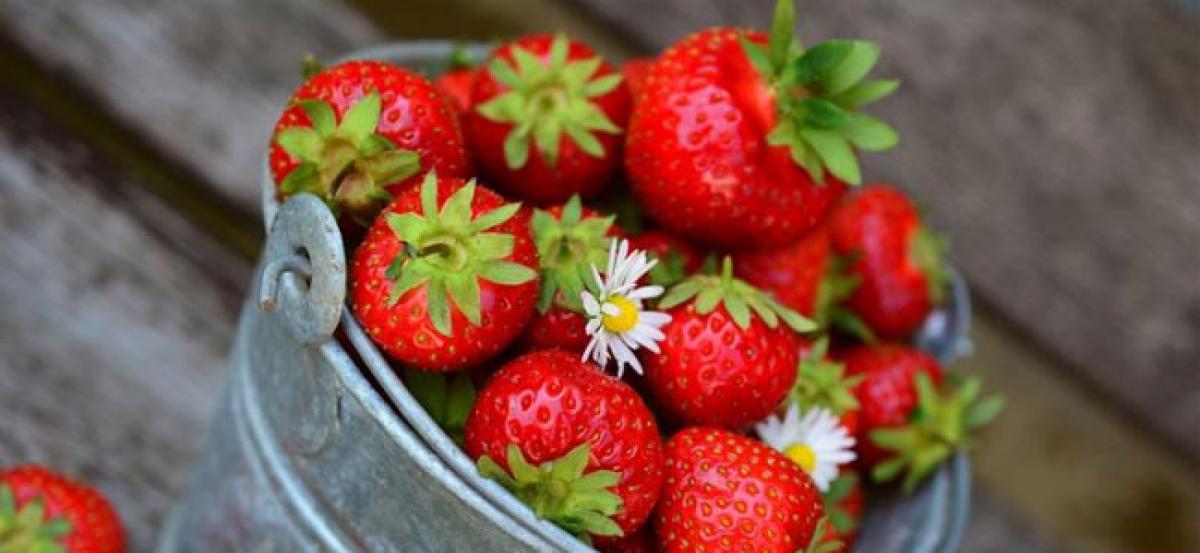 Some types of tomatoes, strawberries can cause allergy: Study