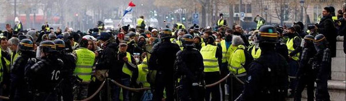 French protesters angry about taxes scuffle with police