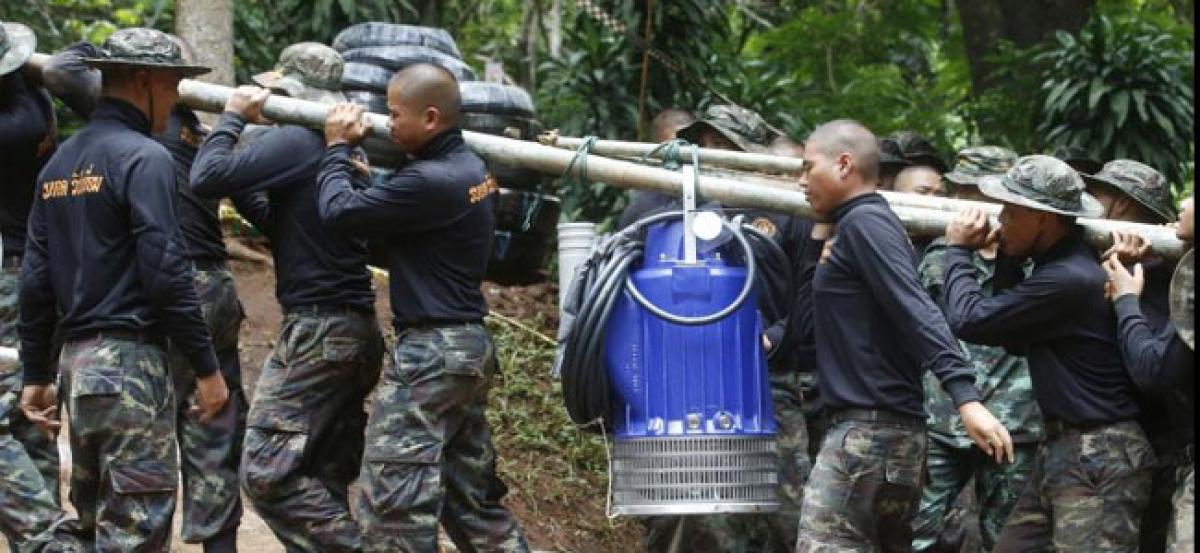 Thai diver on cave rescue mission dies due to lack of oxygen