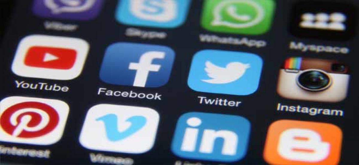 US lawmakers want firms do more to fight fake social media