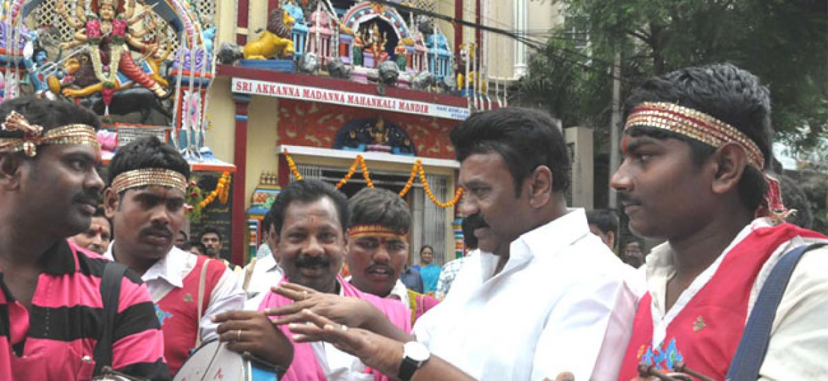 Talasani reviews arrangements for Bonalu procession