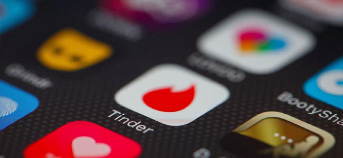 Tinder Addiction! ( Its A Thing) Why more and more women are committed relationships are swiping right and treating it like a game