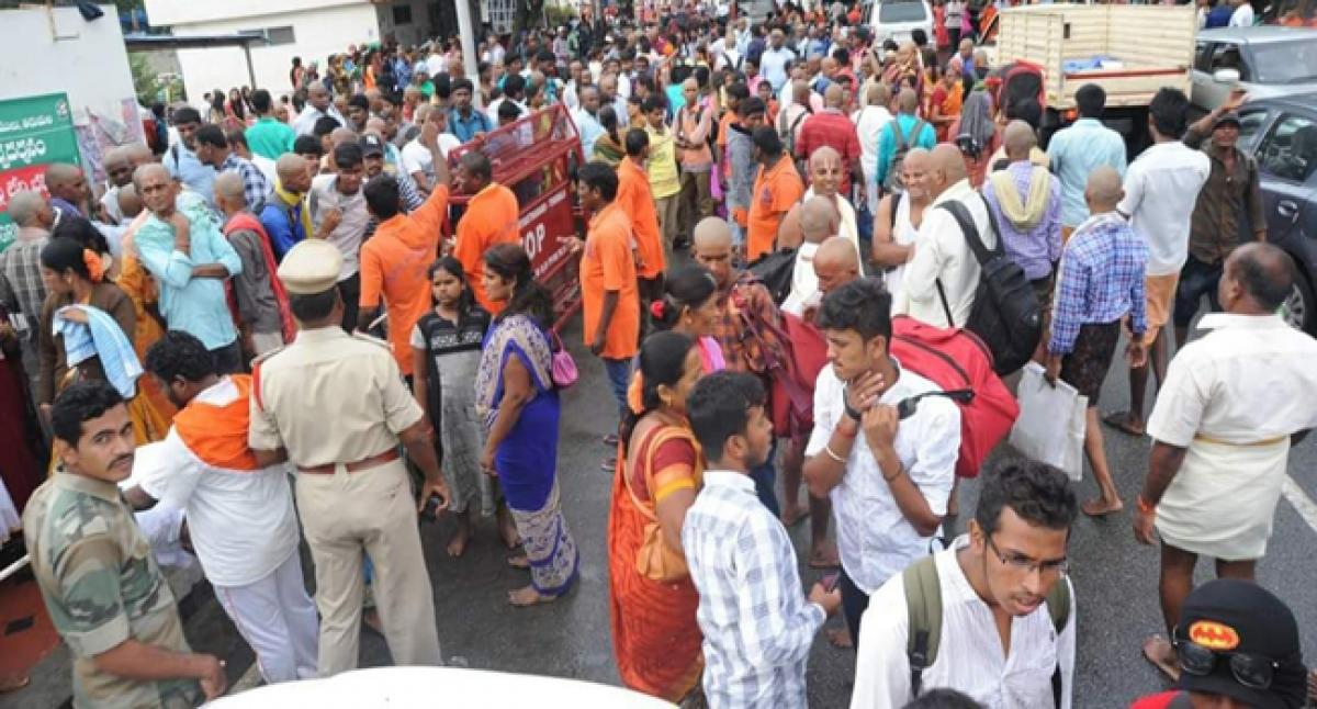 Tirumala witnesses heavy pilgrim rush