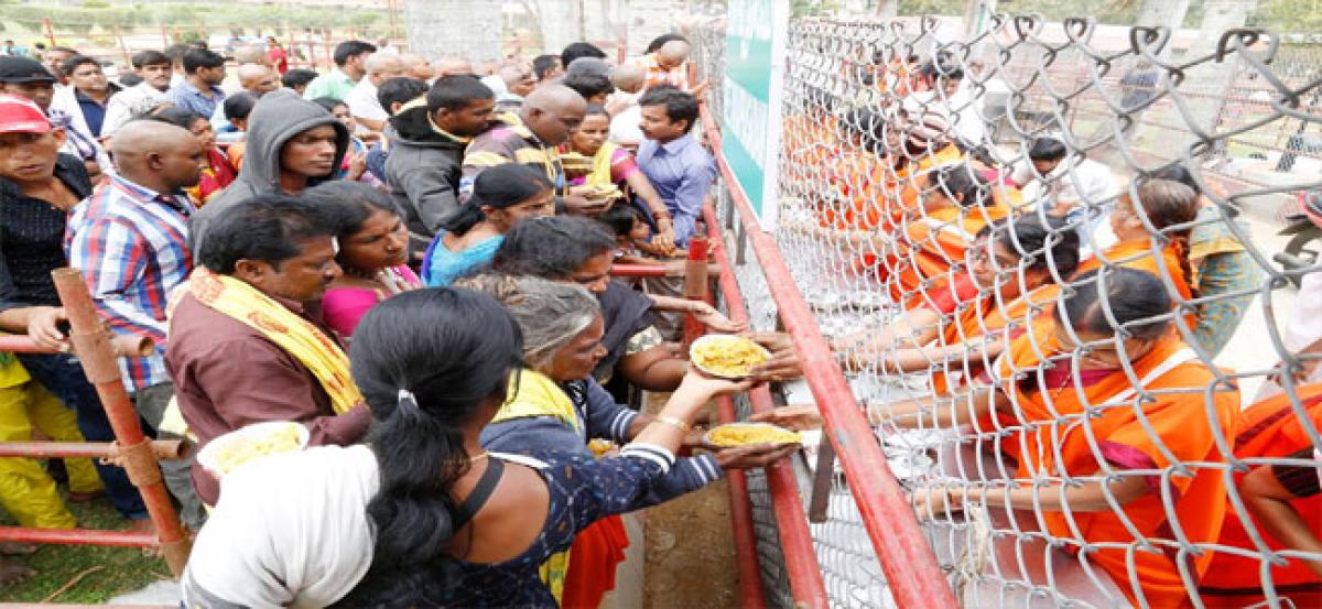 Tirumala witnesses heavy pilgrim rush