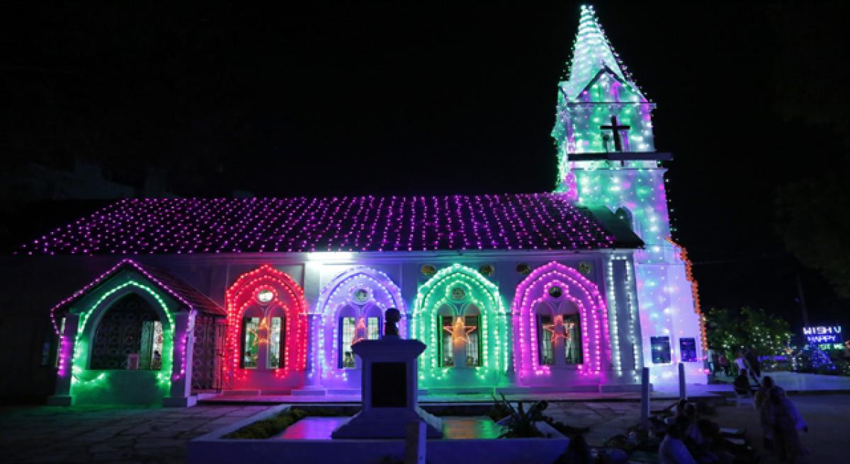 Temple town wears X mas festive look