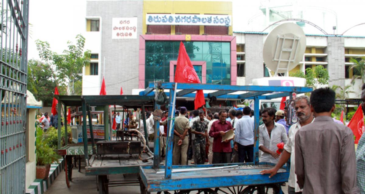 Pushcart vendors stage protest