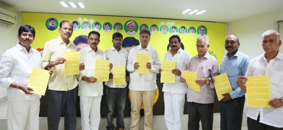 TNUS members meet MP Kesineni Srinivas