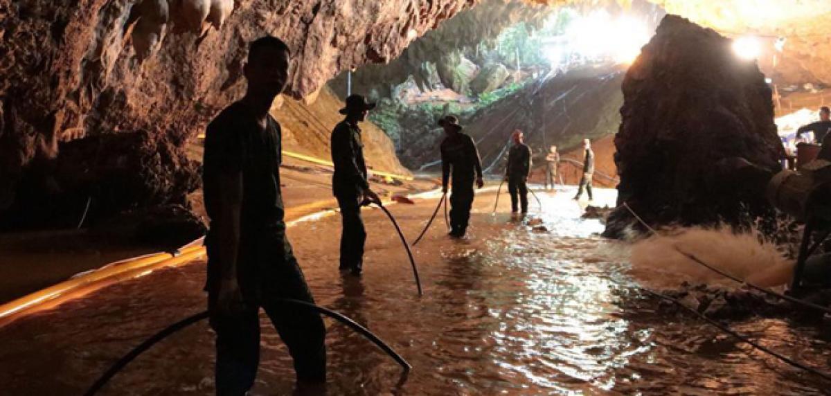 4 boys rescued from Thai cave in risky operation