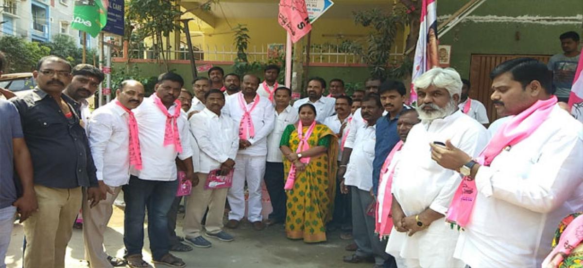 TRS leader Cheruku Prashanth Goud campaigns in Nagole