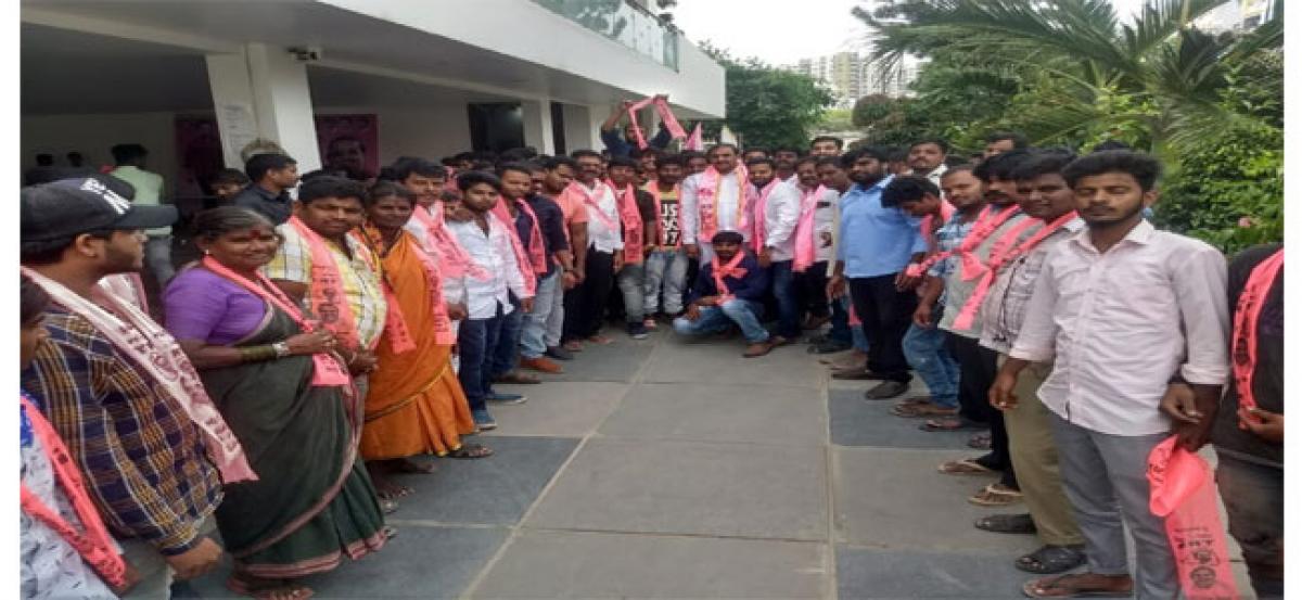 200 Congress activists join TRS
