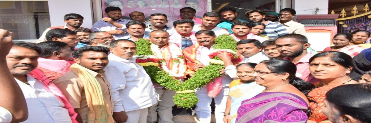 450 Congress activists join TRS