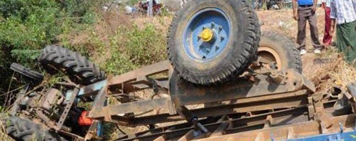 11 injured as tractor overturns