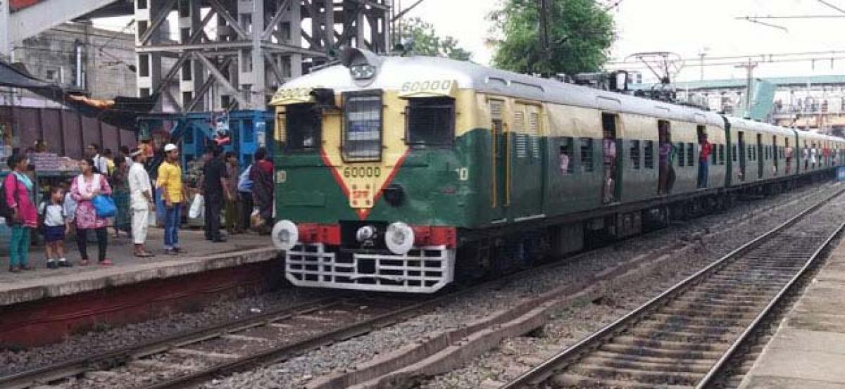 Protests at Sodepur station disrupt train services