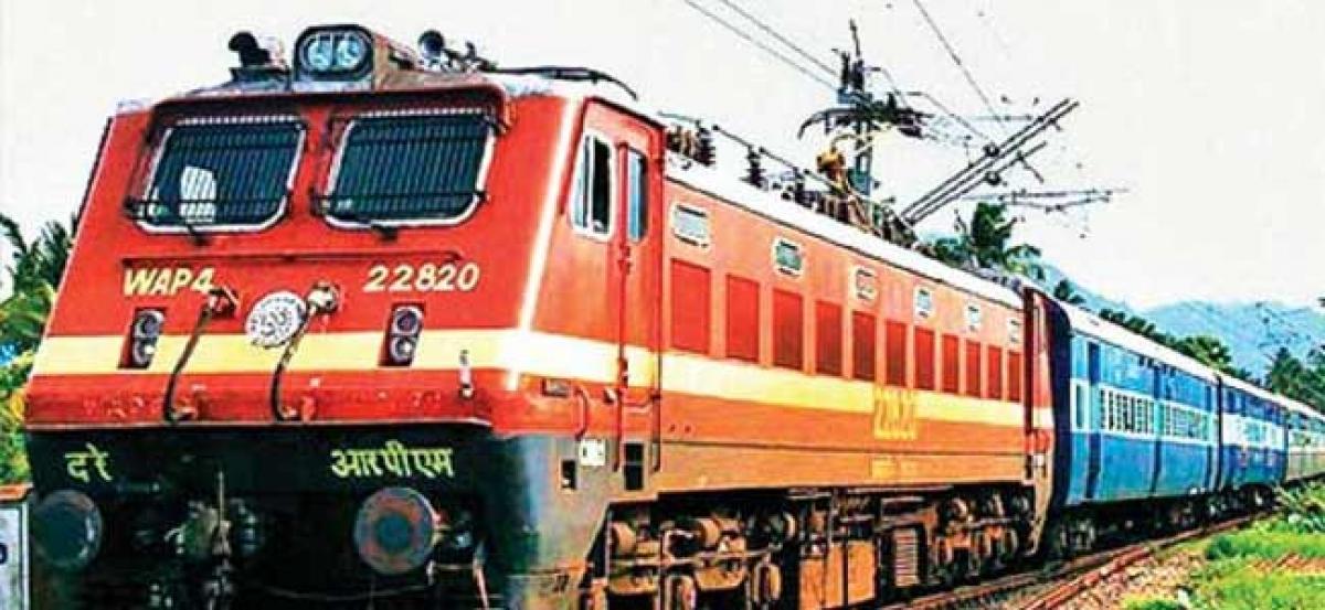 Train runs over three gangmen in Uttar Pradesh