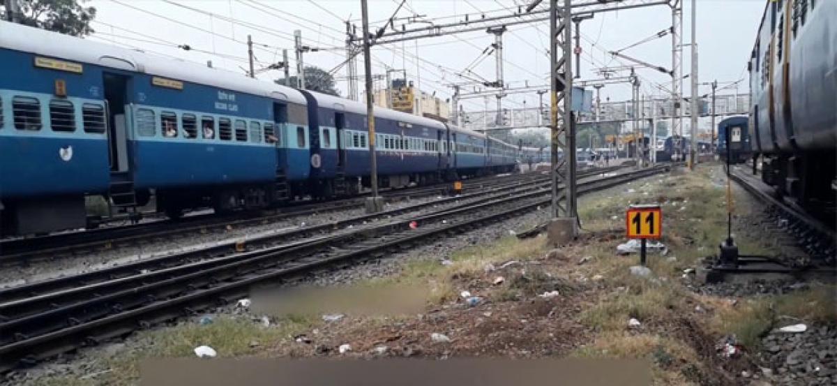 Gang-robbery in Venkatadri, Rayalaseema Express trains