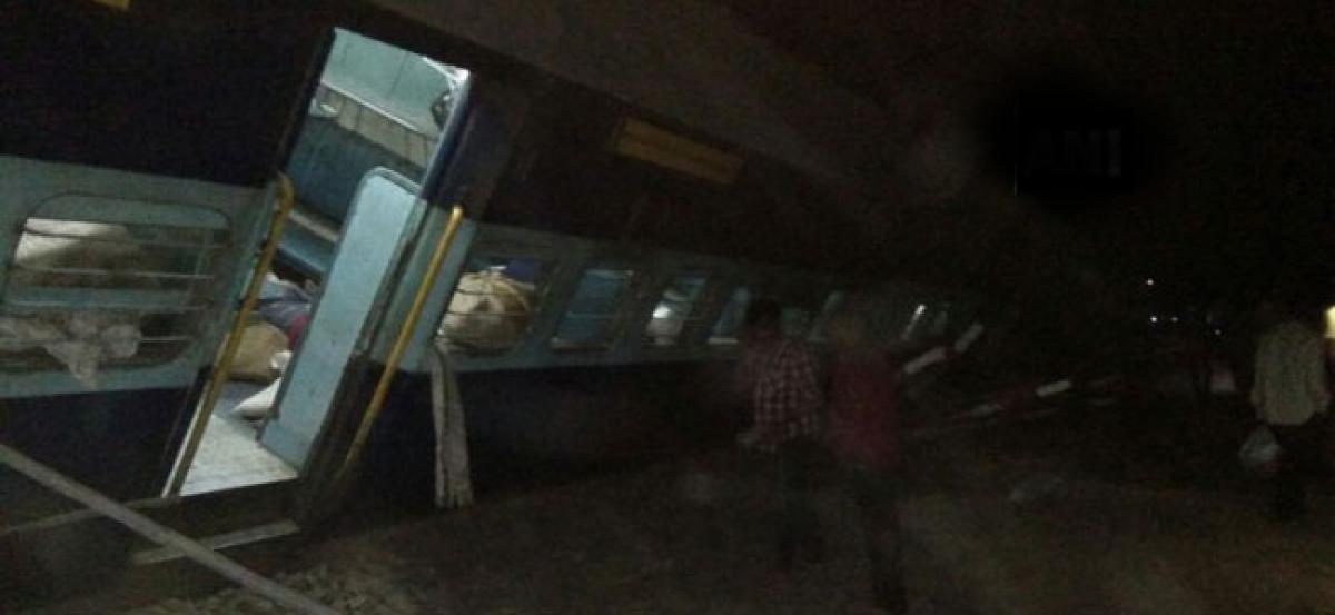 8 injured as passenger train derails in MP