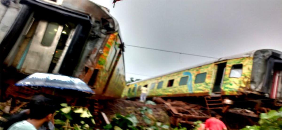 Landslide caused Nagpur-Mumbai Duronto derailment: Railways