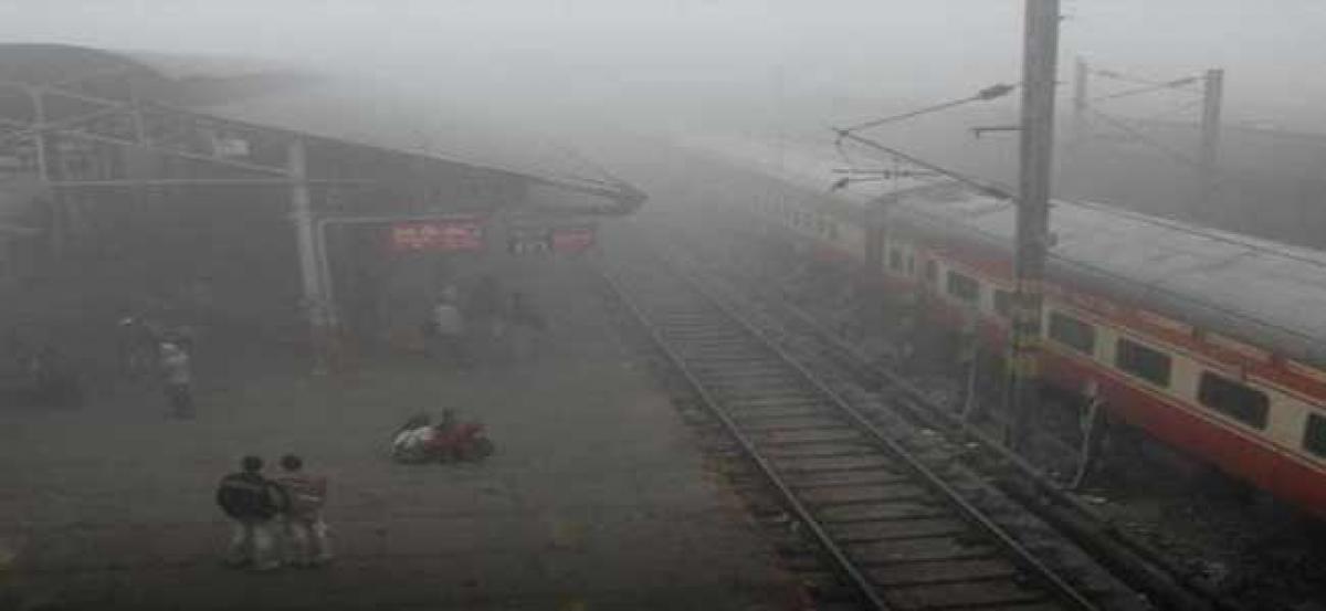 Dense fog disrupts trains services in Delhi