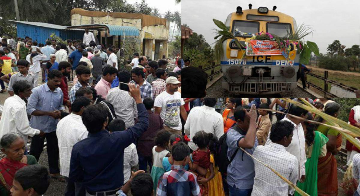 80-yr-old custom: Youth stop train on New Year