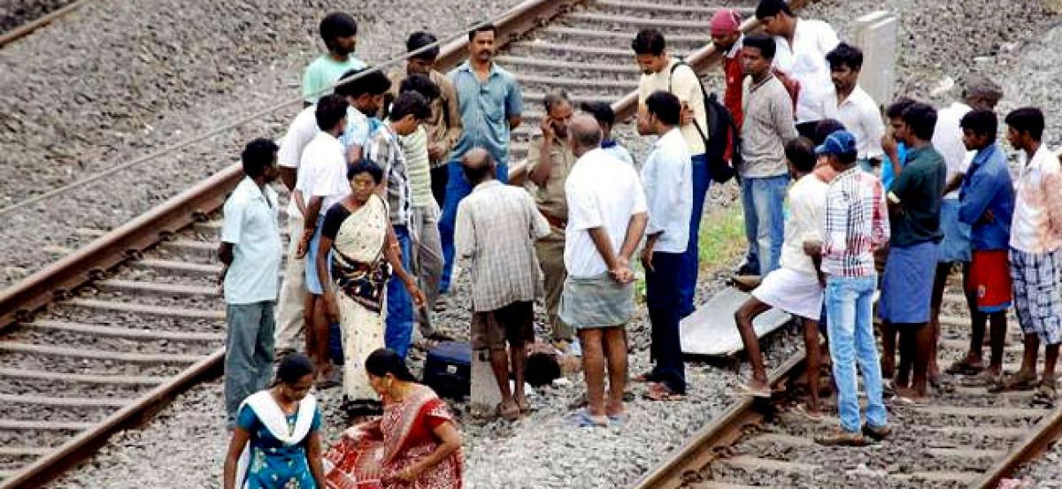 Hyderabad: 19-year-old girl found dead on railway tracks