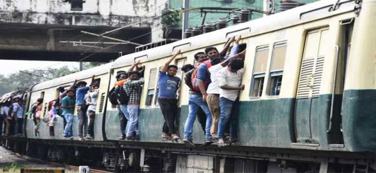 Railway cops warn against footboard travel