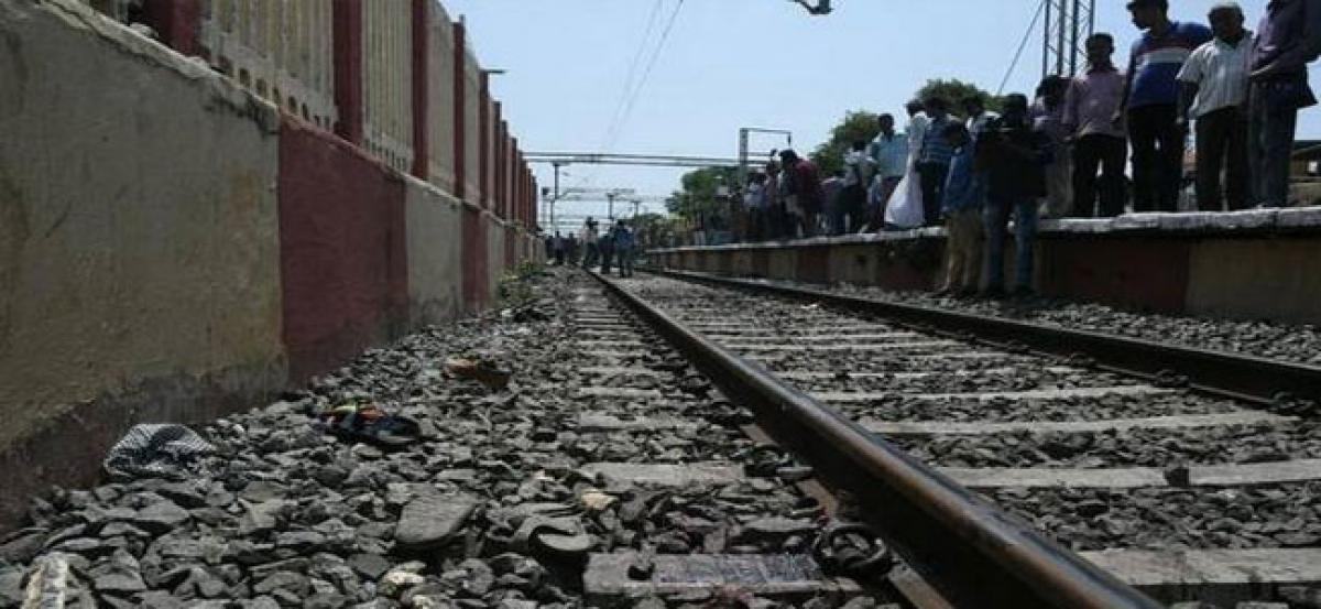 Four die in an overcrowded suburban train in Chennai