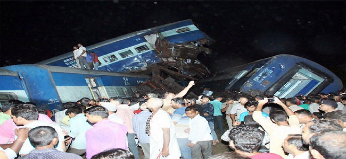 23 dead, several injured as 14 coaches of Utkal Express derail in UP