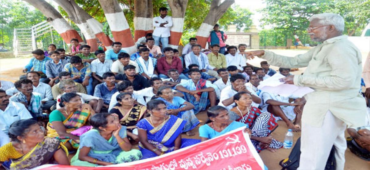 Tribals DEMAND probe into tampering of land records