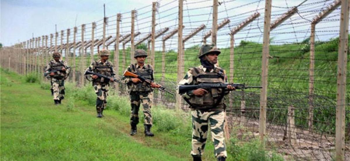 Pakistani troops shell areas along LoC in Rajouri