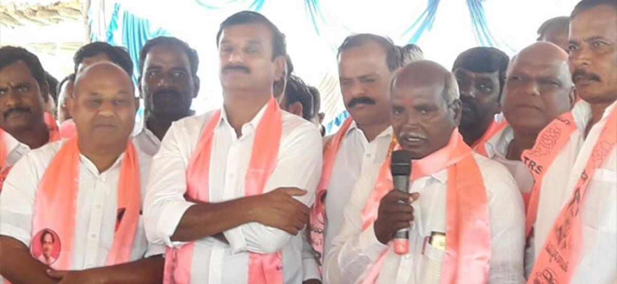 TRS MP Kotha Prabhakar Reddy takes part in election campaign