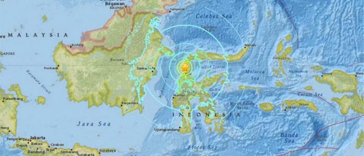 Quake-triggered tsunami hits Indonesian city