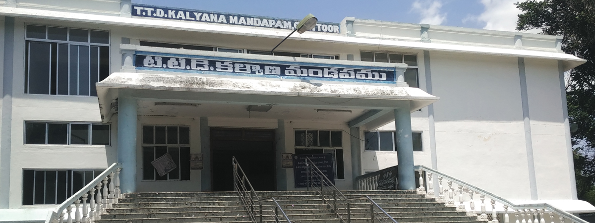 TTD  kalyanamandapam sans facilities fails to draw marriage parties