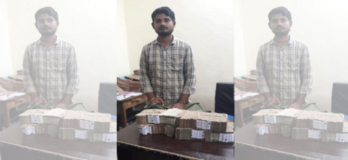 Police seize 6.66 lakh unaccounted cash