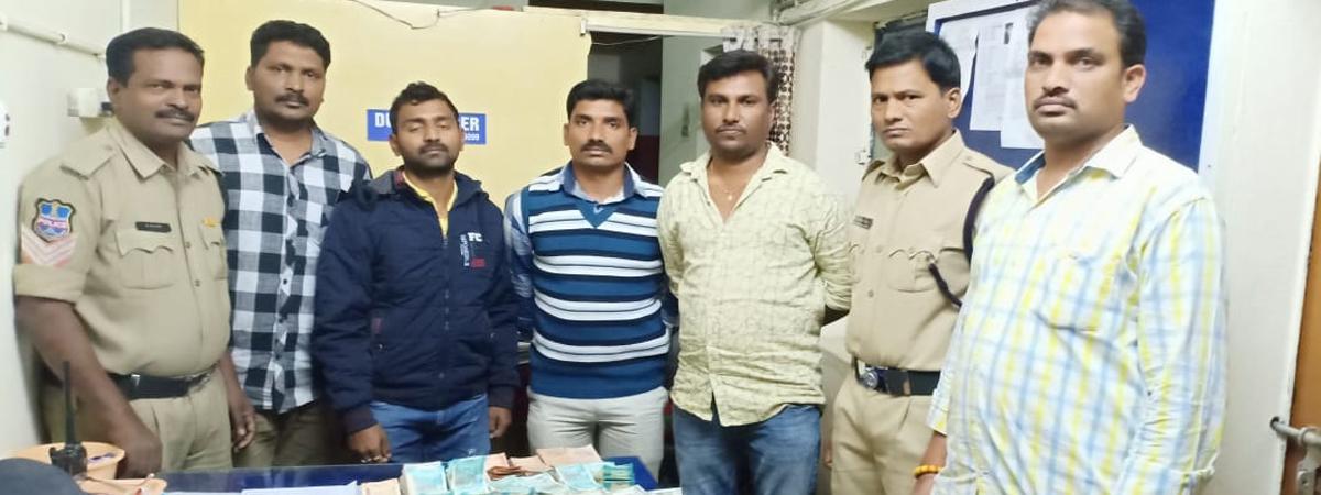 Police seize 4 lakh unaccounted money