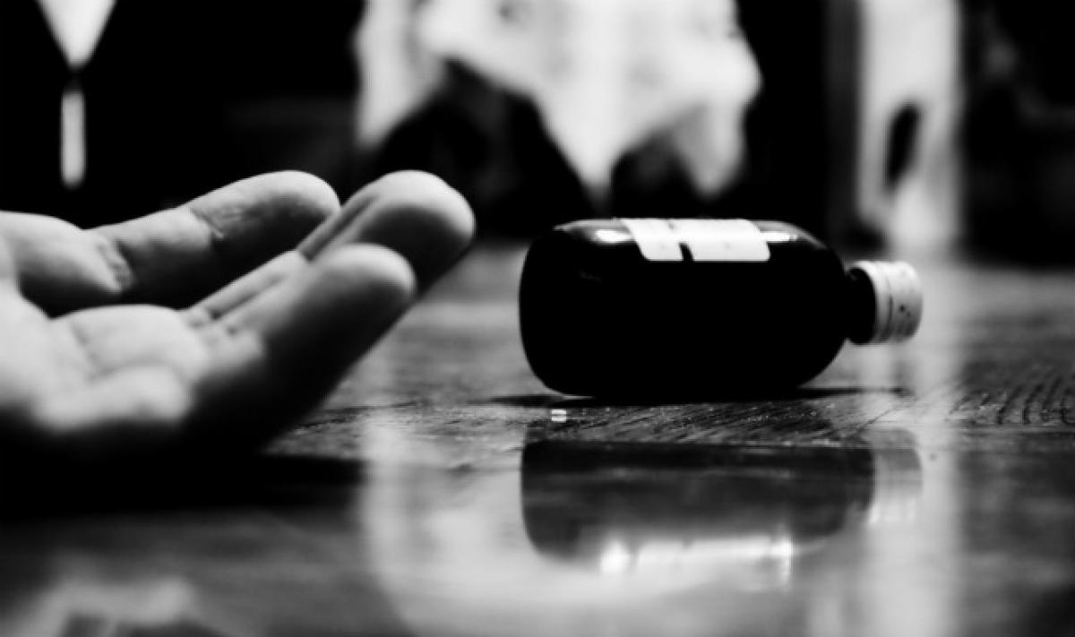 Family of six commit suicide in Suryapet