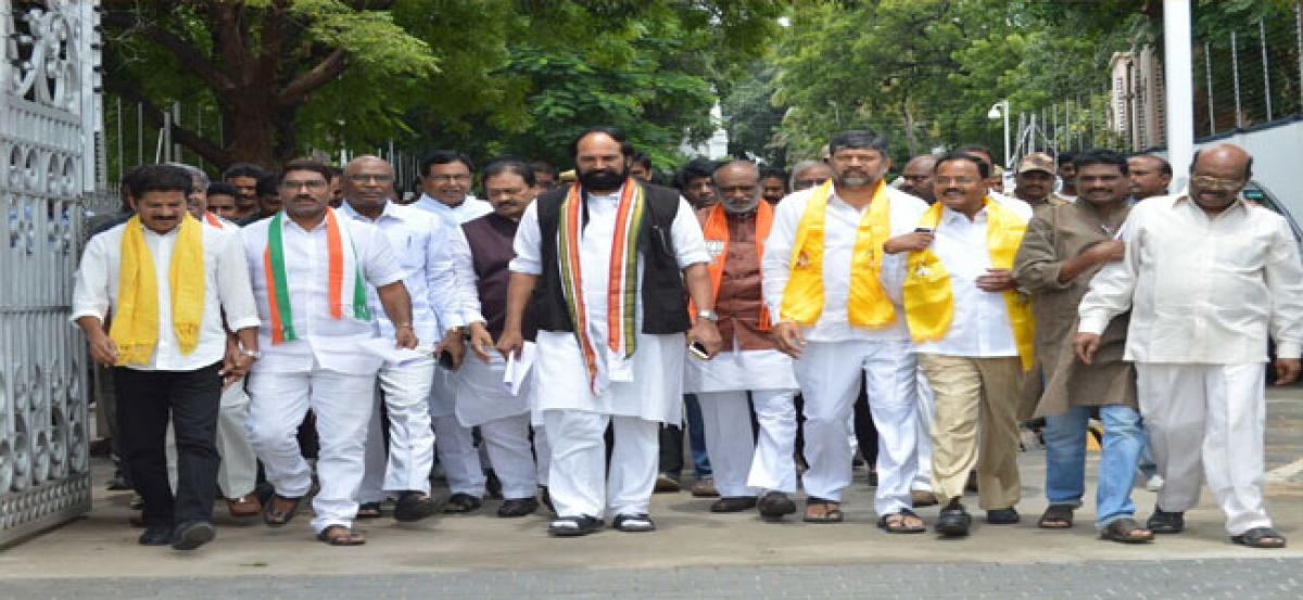 Opposition knocks on Raj Bhavan door