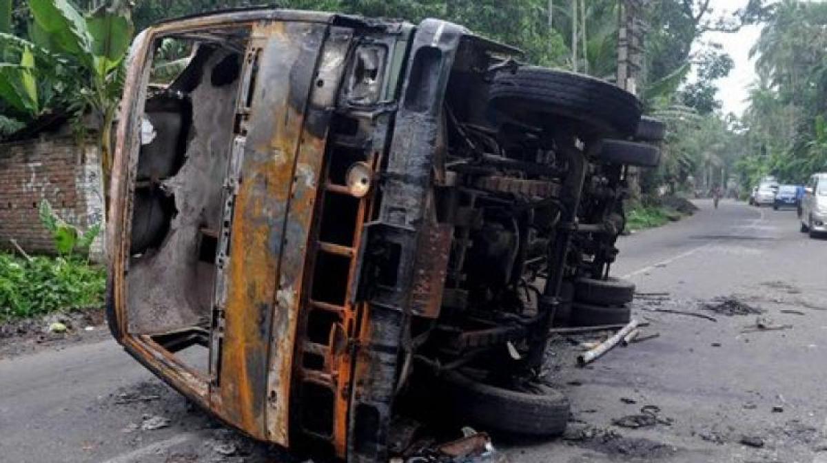 West Bengal: Situation tense in Basirhat, police use teargas shells to control mob