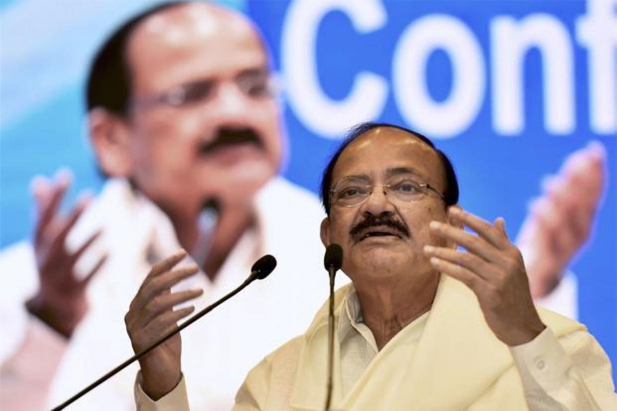 Venkaiah Naidu inaugurates NH projects in Andhra