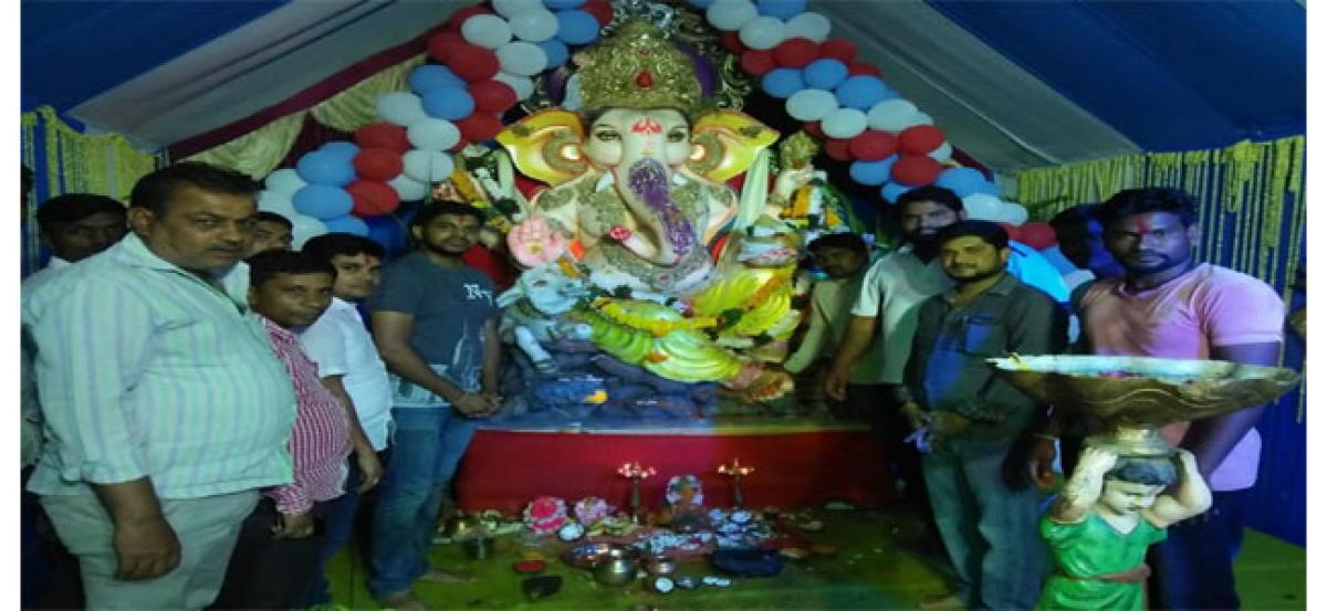 TRS youth leader visits Ganesh pandals