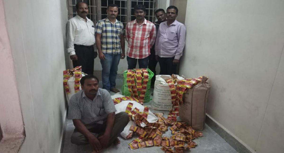 128 kg khaini worth 1.19 lakh seized from private bus