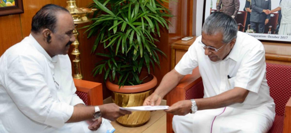 TS govt hands over  `25 cr to Kerala CM
