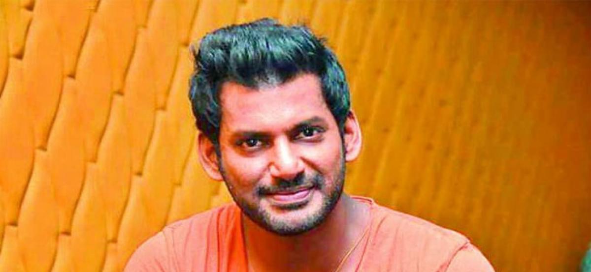 Vishal Saves Rajinikanth From Pirates