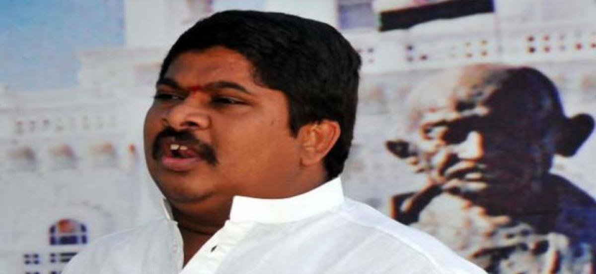 Ponnam Prabhakar taunts Naini for losing TRS ticket