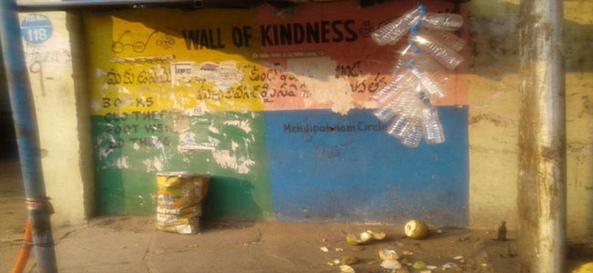 Denizens lukewarm to wall of kindness