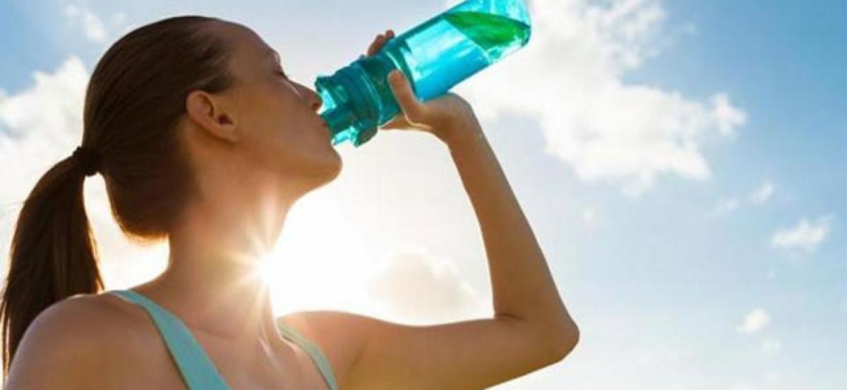 Lose weight fast by keeping yourself hydrated while exercising. Here’s how